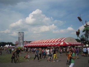 Kathedraal compleet, als Groove Tube op Lowlands